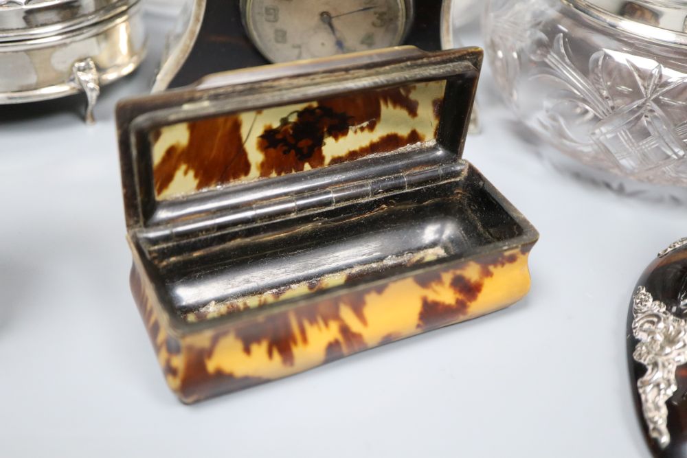 Eight assorted silver and tortoiseshell items including trinket box, scent bottles, timepiece and desk clip etc (a.f.).